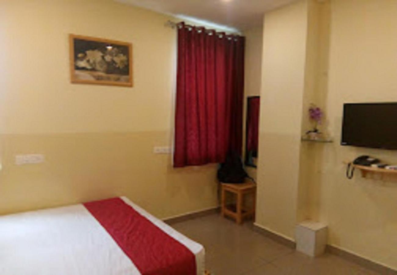 Chaplin Hotel ปอนดิเชอรี ภายนอก รูปภาพ